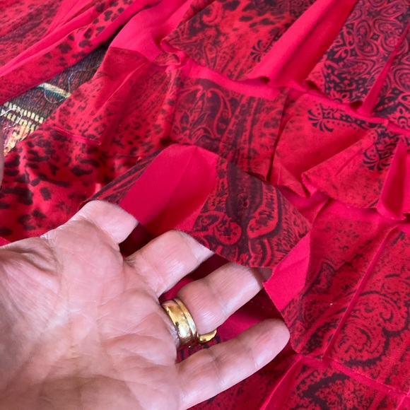 Red and black top with flattering layers - Picture 5 of 5